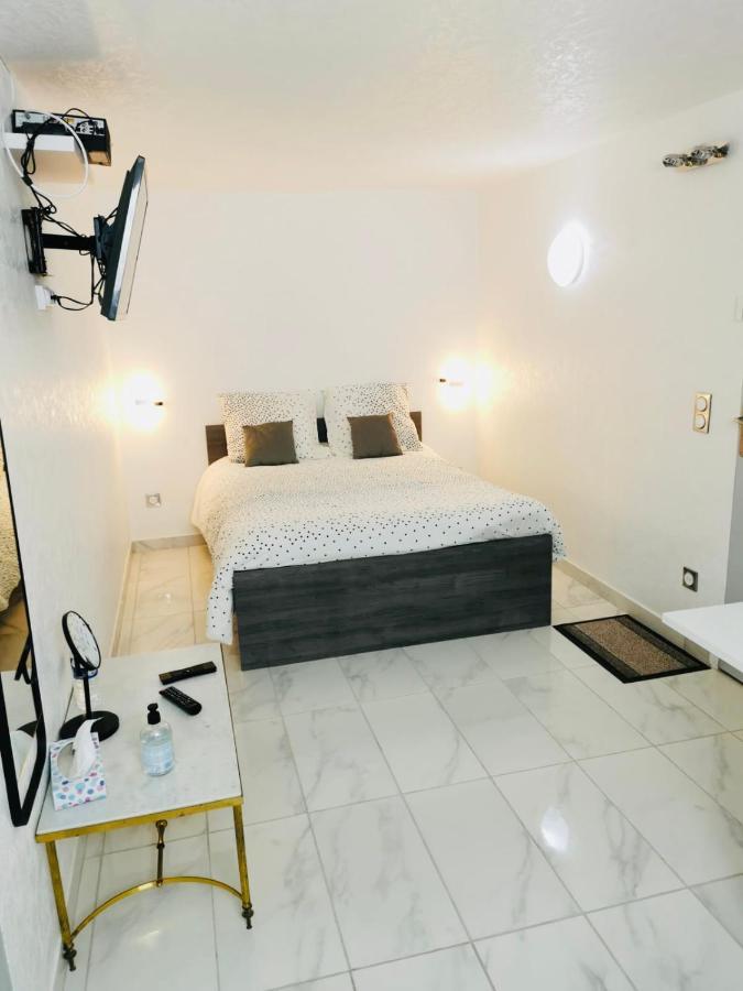 Agreable Studio A Proximite De Paris Et Henri Mondor クレテイユ エクステリア 写真